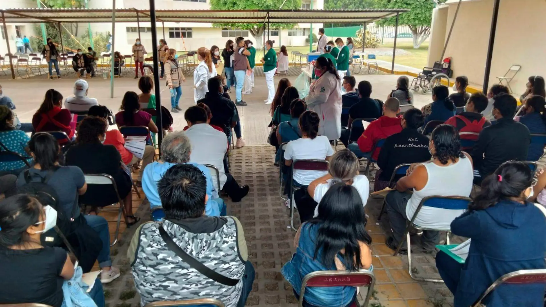 arranca con gran afluencia vacunacion en tehuacan